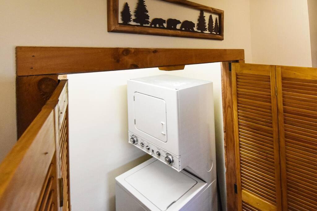 Four Private Suites - Hot Tub - Arcade - Fast Wi-Fi - One Minute To Parkway Fun Pigeon Forge Eksteriør bilde