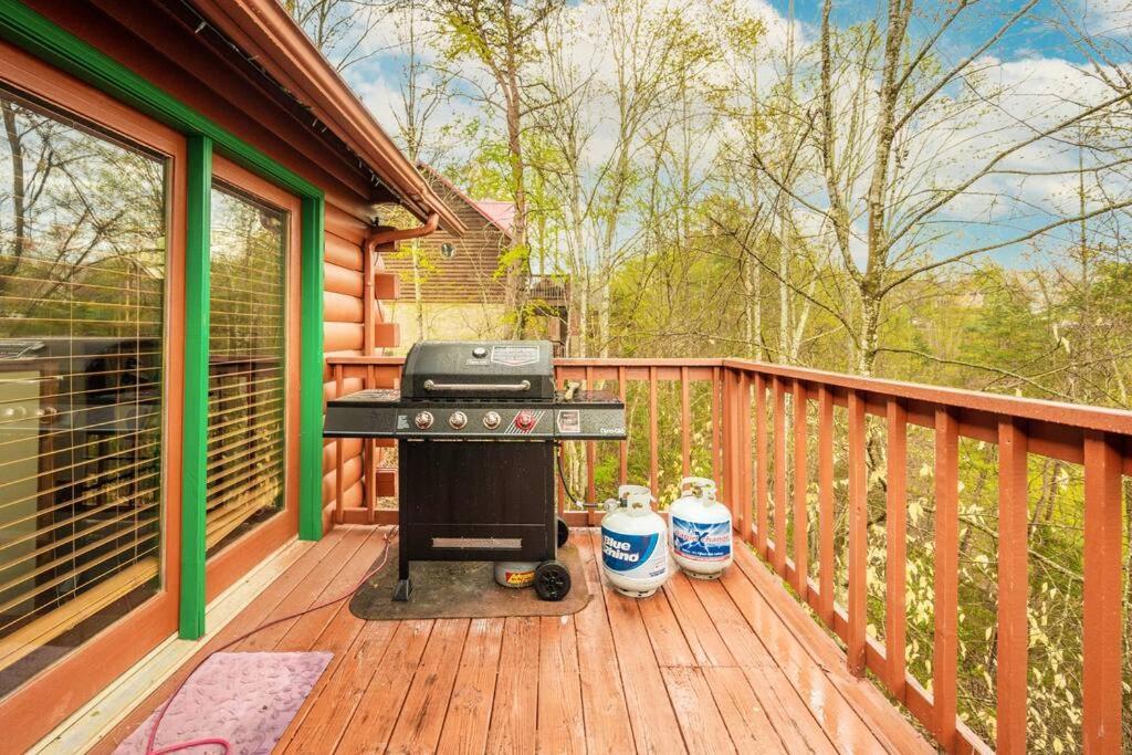 Four Private Suites - Hot Tub - Arcade - Fast Wi-Fi - One Minute To Parkway Fun Pigeon Forge Eksteriør bilde