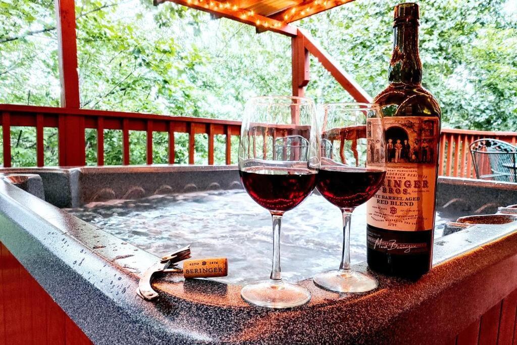 Four Private Suites - Hot Tub - Arcade - Fast Wi-Fi - One Minute To Parkway Fun Pigeon Forge Eksteriør bilde