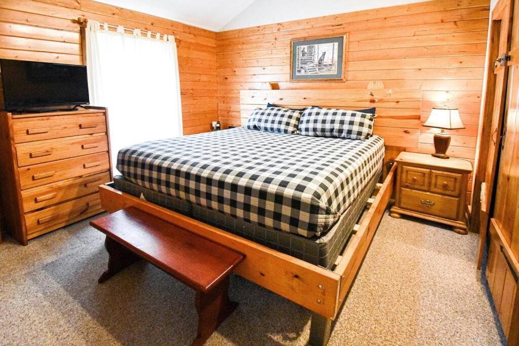 Four Private Suites - Hot Tub - Arcade - Fast Wi-Fi - One Minute To Parkway Fun Pigeon Forge Eksteriør bilde
