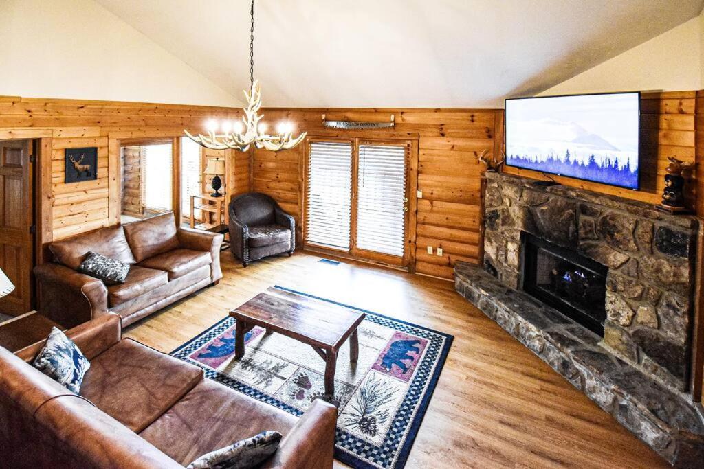 Four Private Suites - Hot Tub - Arcade - Fast Wi-Fi - One Minute To Parkway Fun Pigeon Forge Eksteriør bilde