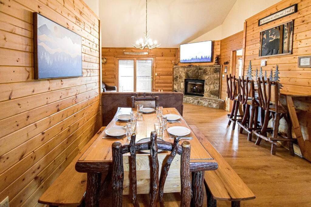 Four Private Suites - Hot Tub - Arcade - Fast Wi-Fi - One Minute To Parkway Fun Pigeon Forge Eksteriør bilde