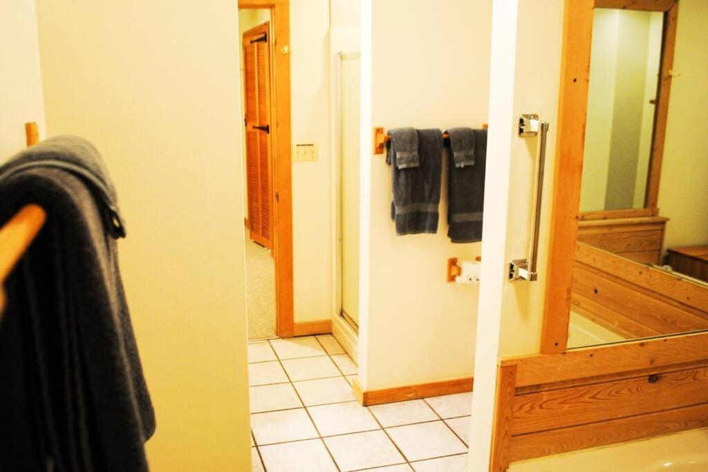 Four Private Suites - Hot Tub - Arcade - Fast Wi-Fi - One Minute To Parkway Fun Pigeon Forge Eksteriør bilde