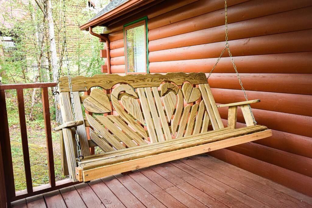 Four Private Suites - Hot Tub - Arcade - Fast Wi-Fi - One Minute To Parkway Fun Pigeon Forge Eksteriør bilde