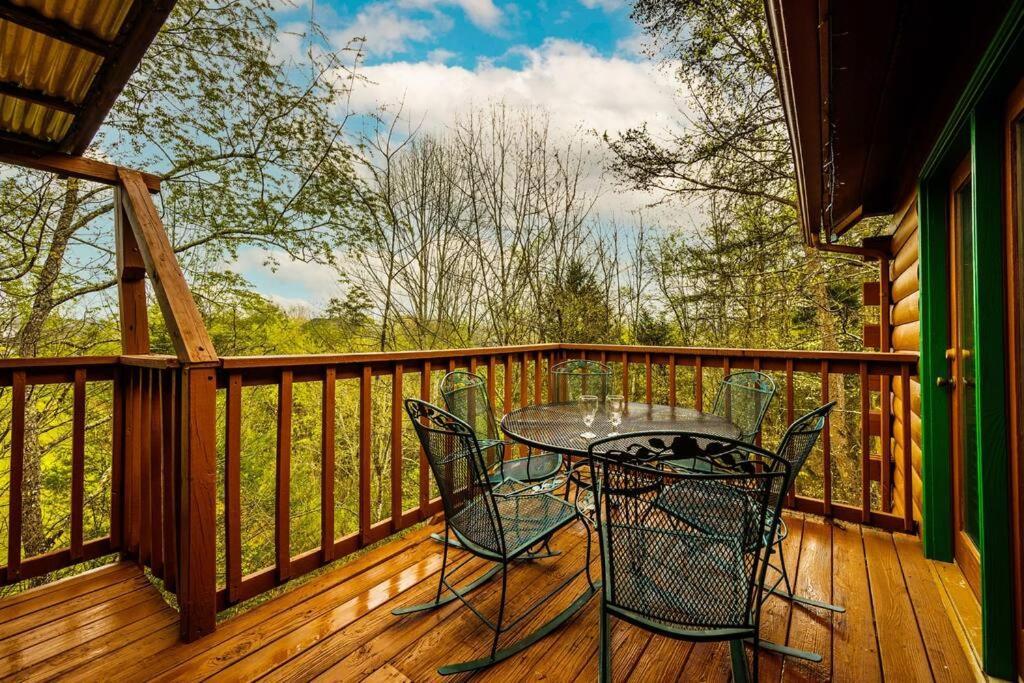 Four Private Suites - Hot Tub - Arcade - Fast Wi-Fi - One Minute To Parkway Fun Pigeon Forge Eksteriør bilde