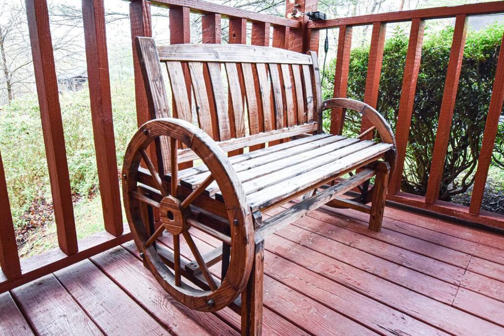 Four Private Suites - Hot Tub - Arcade - Fast Wi-Fi - One Minute To Parkway Fun Pigeon Forge Eksteriør bilde